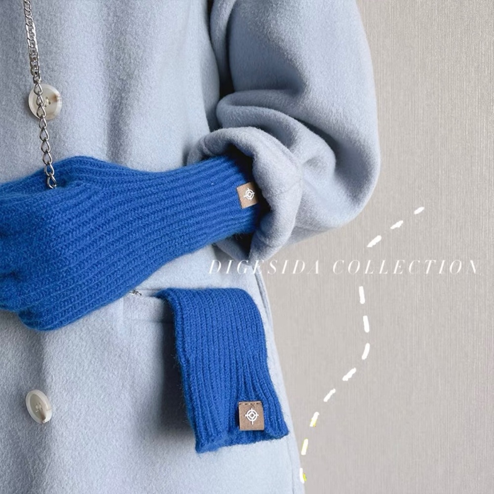 2/$15  🆕Ribbed knit gloves cerulean blue